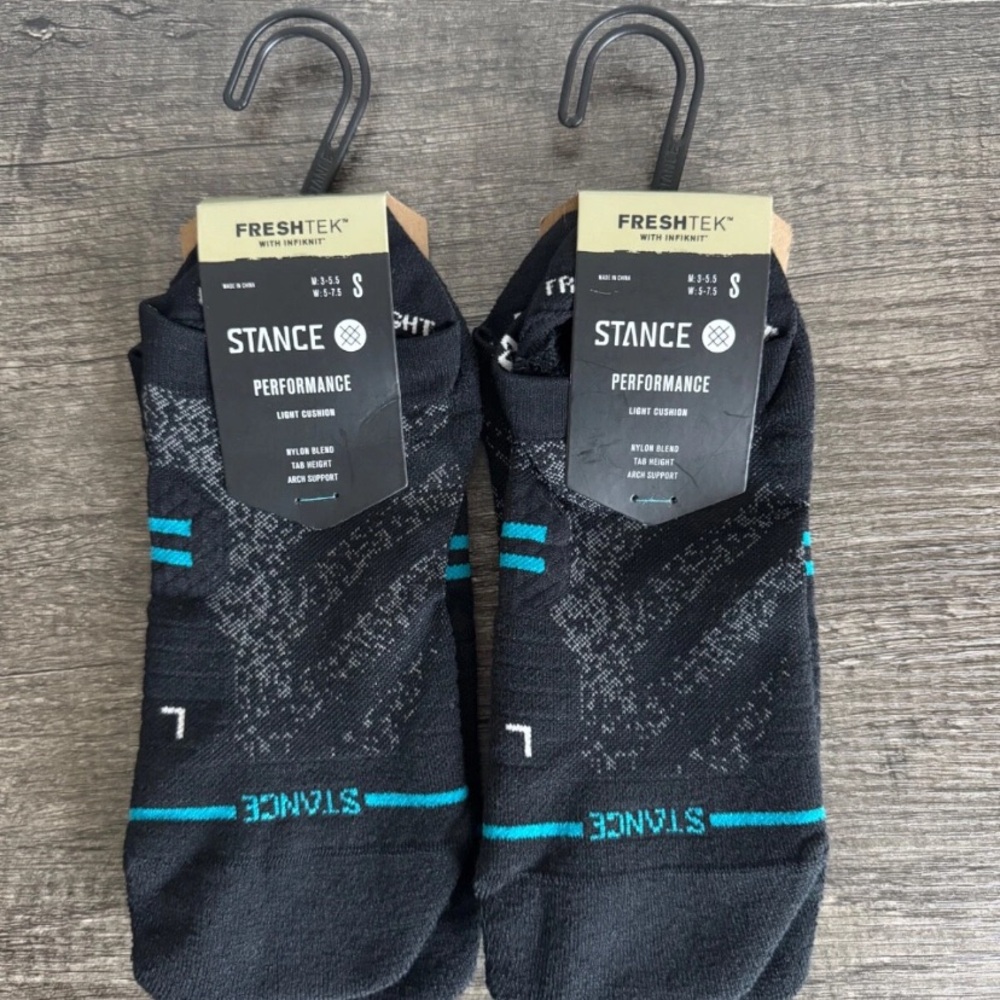 2 Pair Stance Performance FreshTek Infiknit Socks Run Light Tab Size SMALL NWT - Picture 1 of 5
